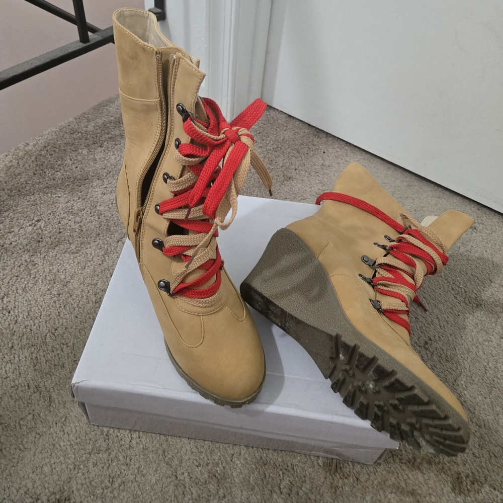 Boots - Picture 8 of 9